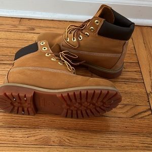 Kids Timberland boots; waterproof size 6